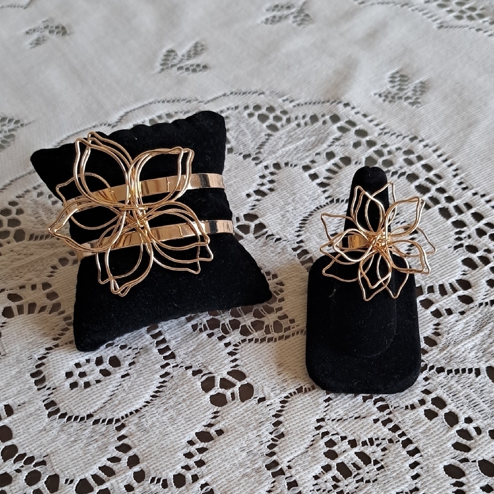 Elegant Gold Floral Jewelry Set